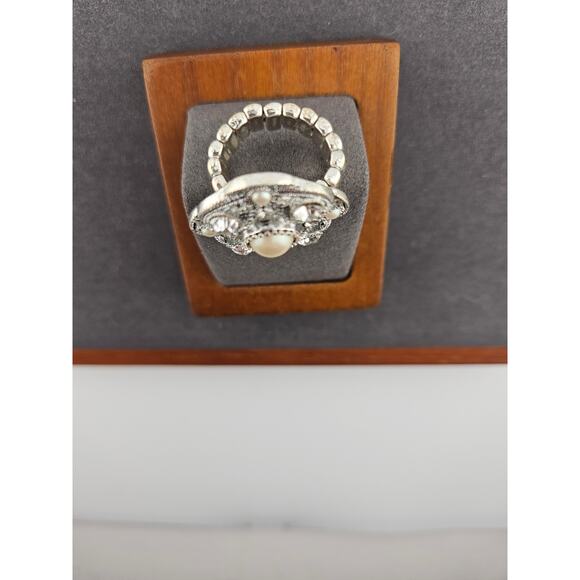 Stretch Band Silver Tone Cocktail Ring Gaudy Pearl Crystal Statement Oversized - Picture 2 of 3